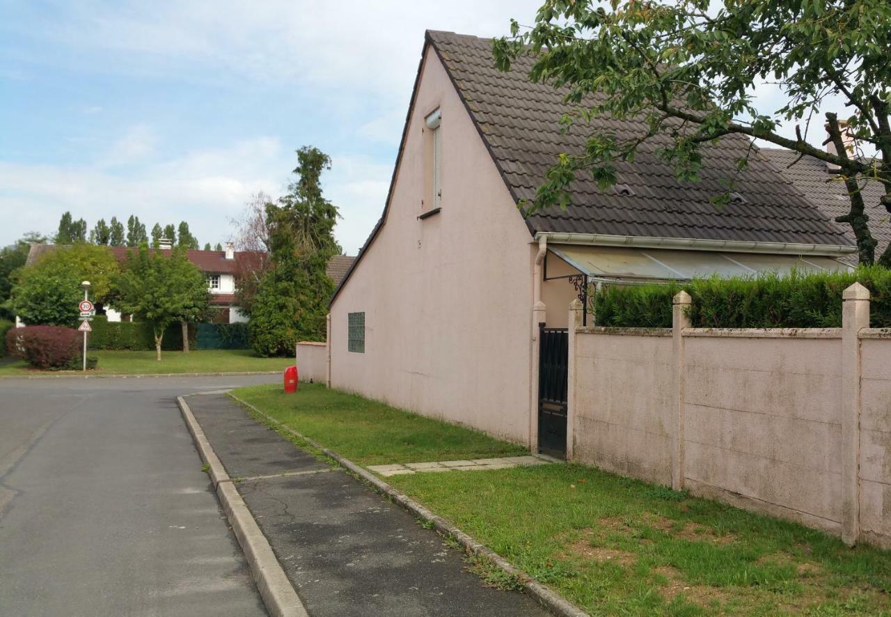 Le Mas Des Loups Arpajon Exterior foto